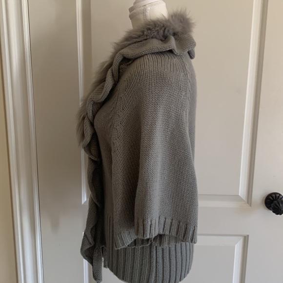 Faux Fur trim sweater - Picture 5 of 8